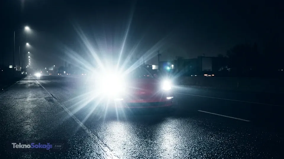 Tesla binlerce aracı geri çağırıyor: Model 3 ve Model Y için kritik far kararı