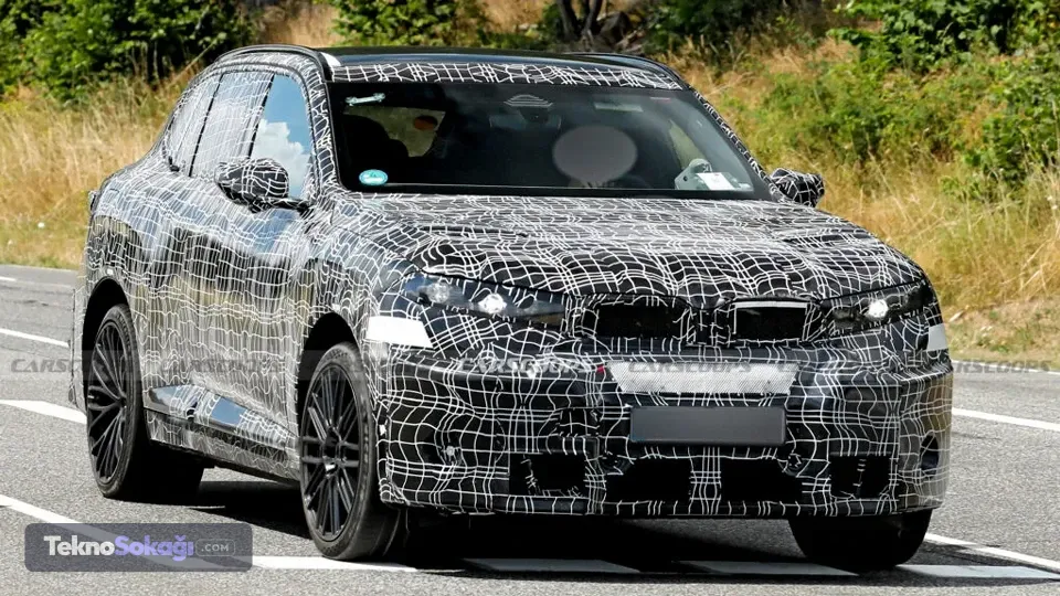 BMW'den 1000 beygirlik elektrikli canavar: Dört motorla pistin tozunu attırdı