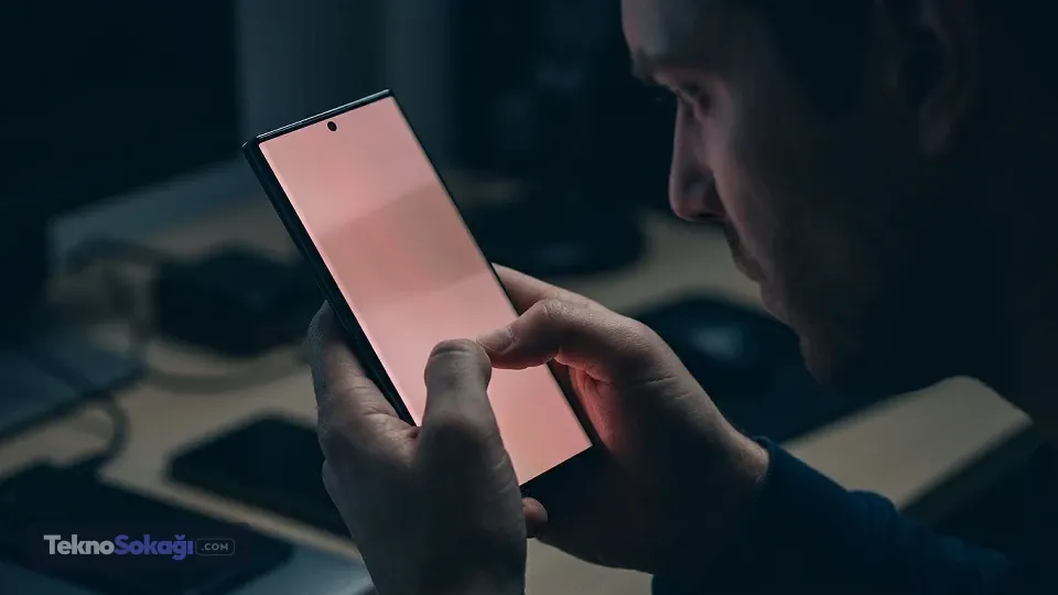 Galaxy S26 Ultra ekranındaki kırmızı ton sorunu kullanıcıları kızdırdı